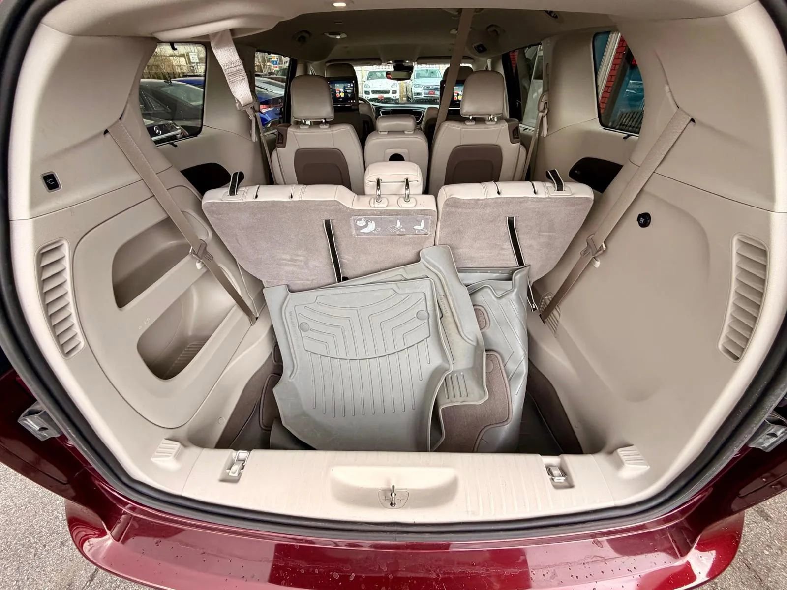 Used 2020 Chrysler Pacifica Touring-L Plus FWD image 7