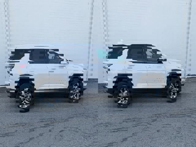 Used 2025 Chevrolet Equinox LT image 3