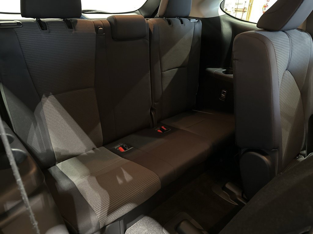 Used 2023 Toyota Highlander LE AWD/4WD image 20