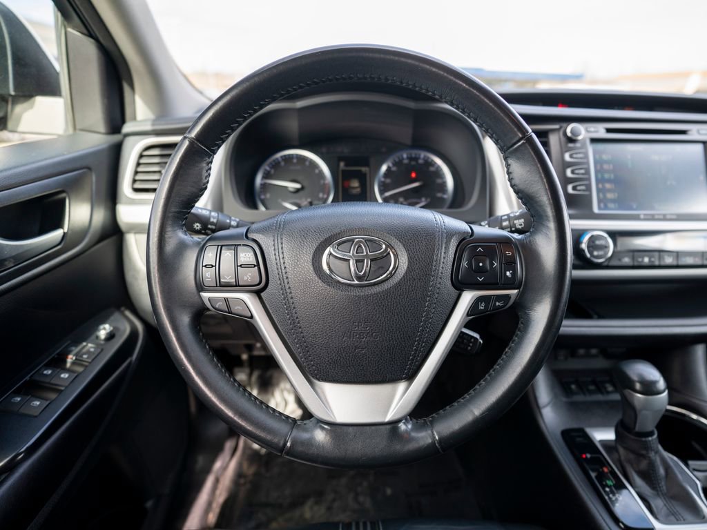 Used 2017 Toyota Highlander SE image 18