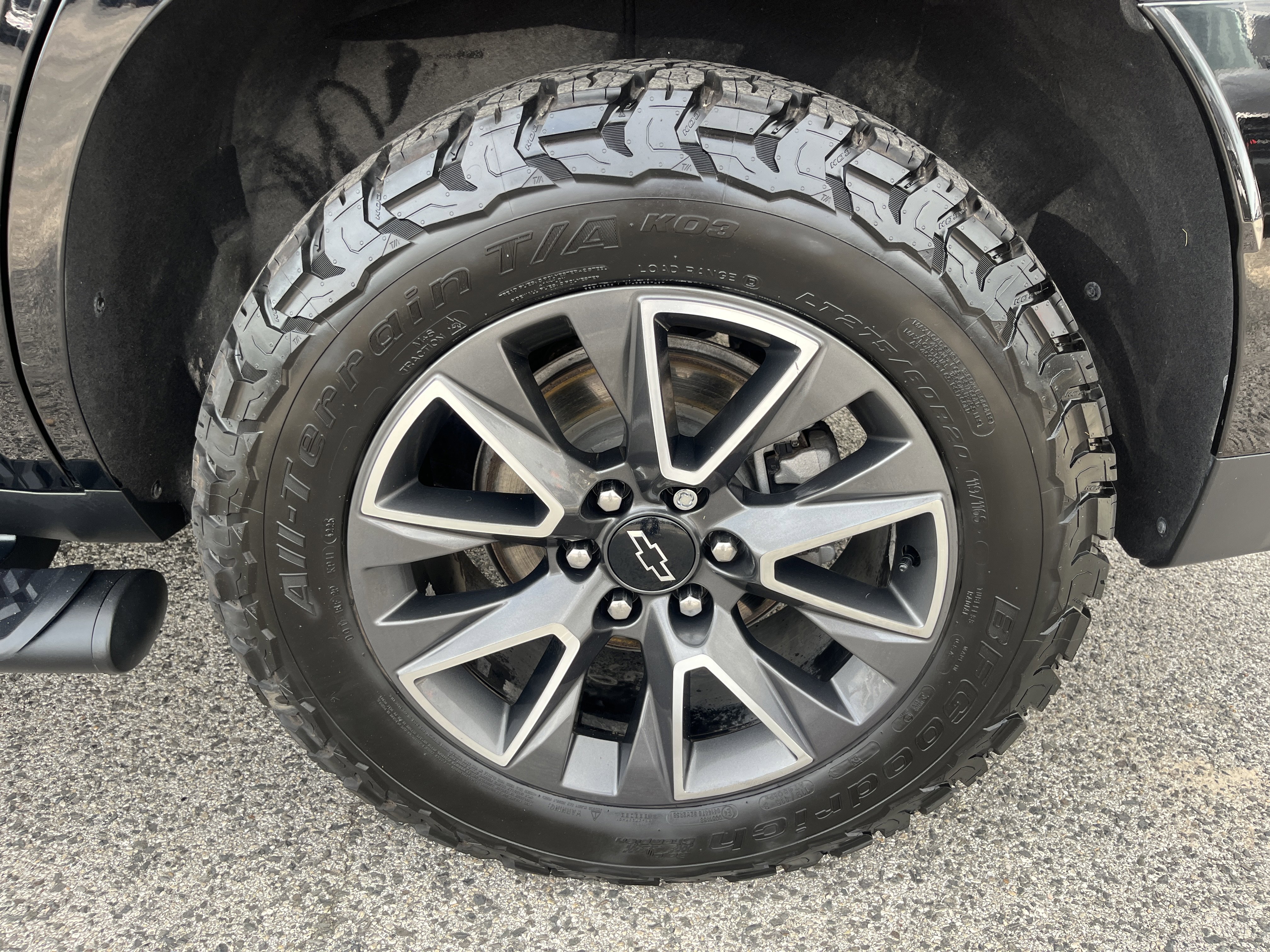 Used 2023 Chevrolet Tahoe Z71 w/ Luxury Package AWD/4WD image 9