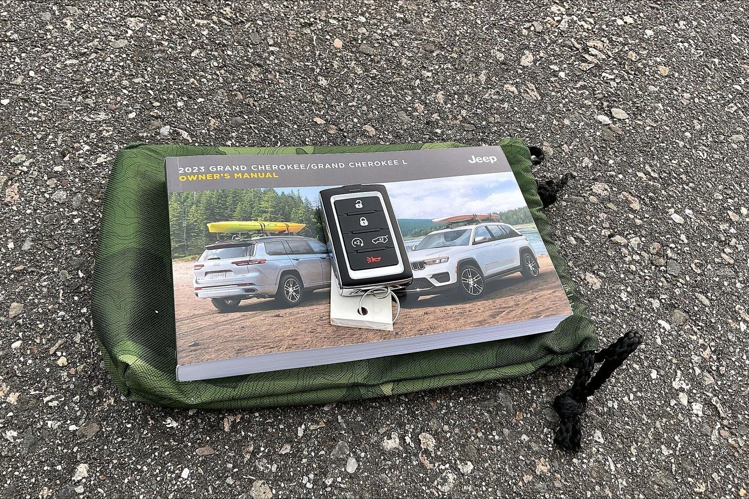 Certified 2023 Jeep Grand Cherokee Altitude image 10