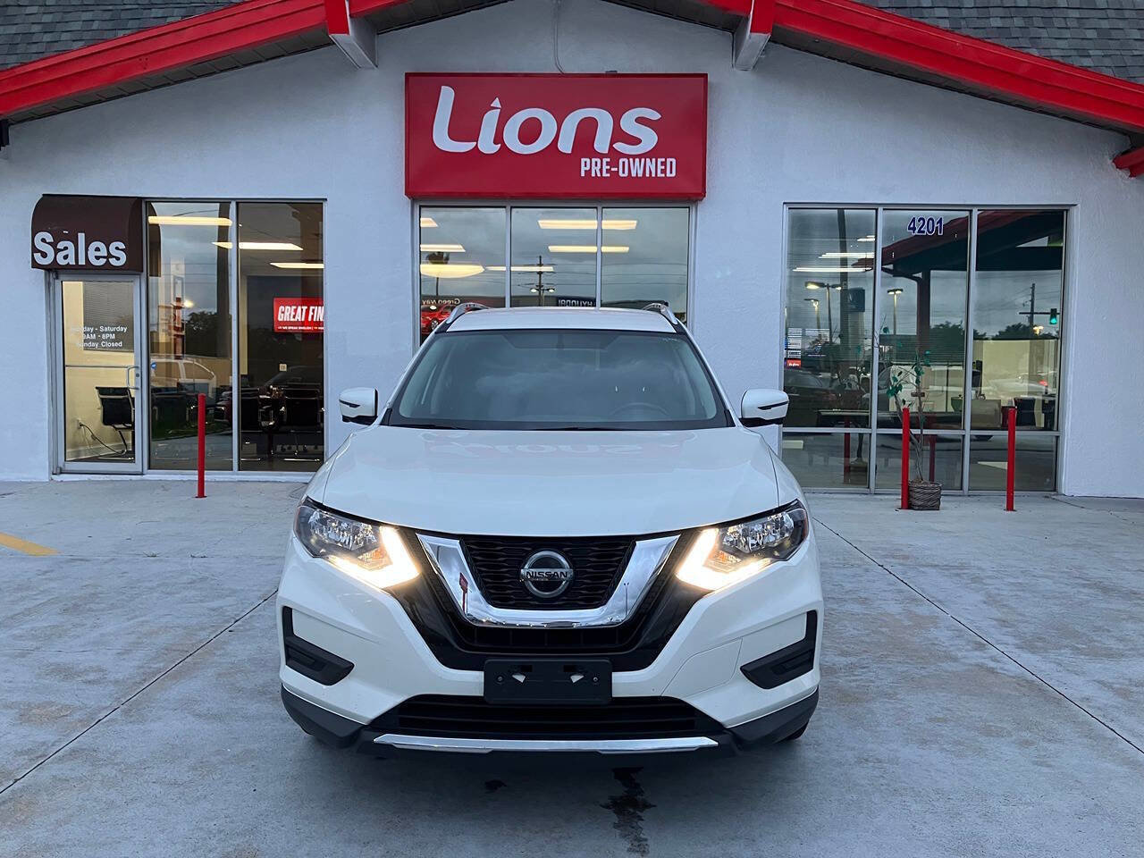 Used 2018 Nissan Rogue SV w/ Premium Package image 1