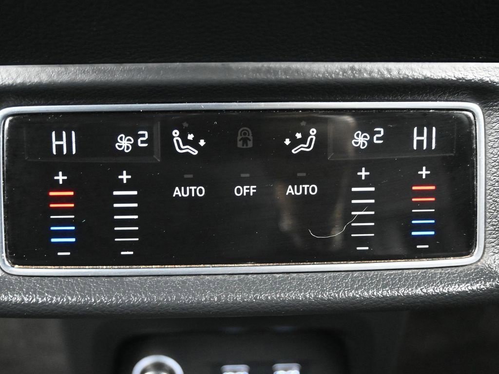 Used 2019 Audi e-tron Prestige w/ Prestige Package image 32