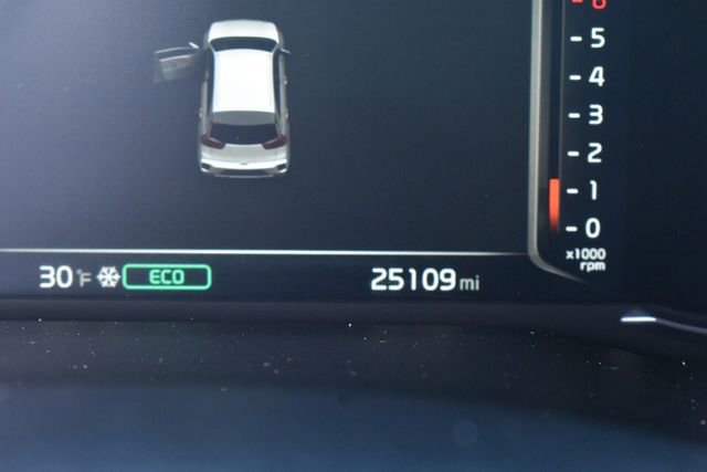 Used 2022 Kia Niro EX image 26