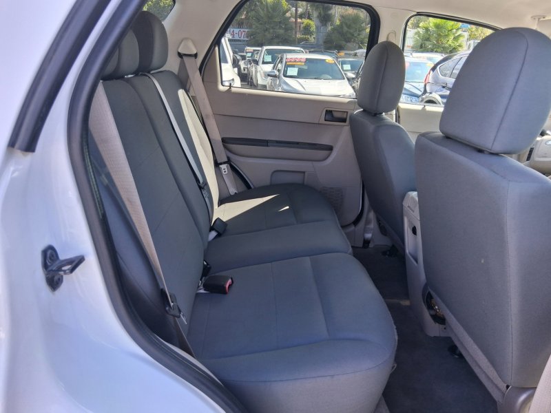 Used 2010 Ford Escape XLS FWD image 9