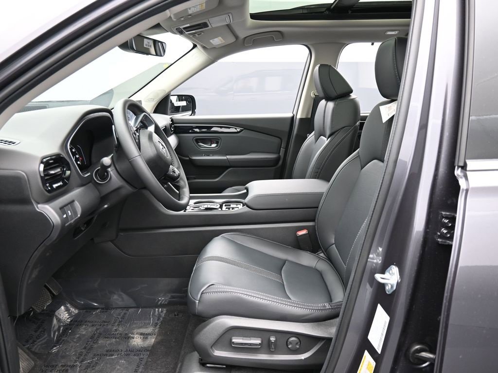 New 2025 Honda Pilot Touring image 34