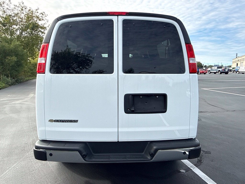 Used 2025 Chevrolet Express 3500 LT w/ LT Preferred Equipment Group RWD image 8