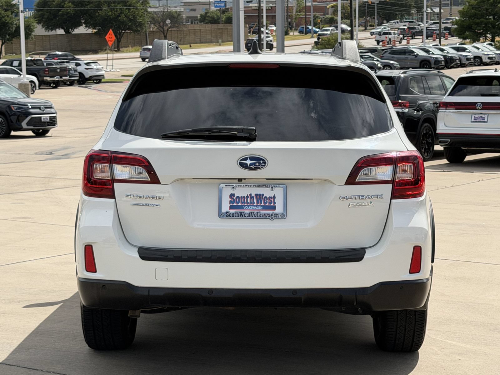 Used 2017 Subaru Outback 2.5i Limited AWD/4WD image 5