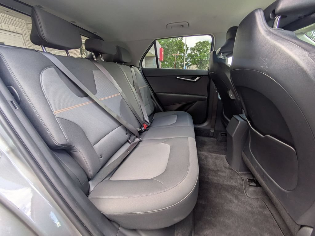 Used 2025 Kia Niro LX FWD image 29