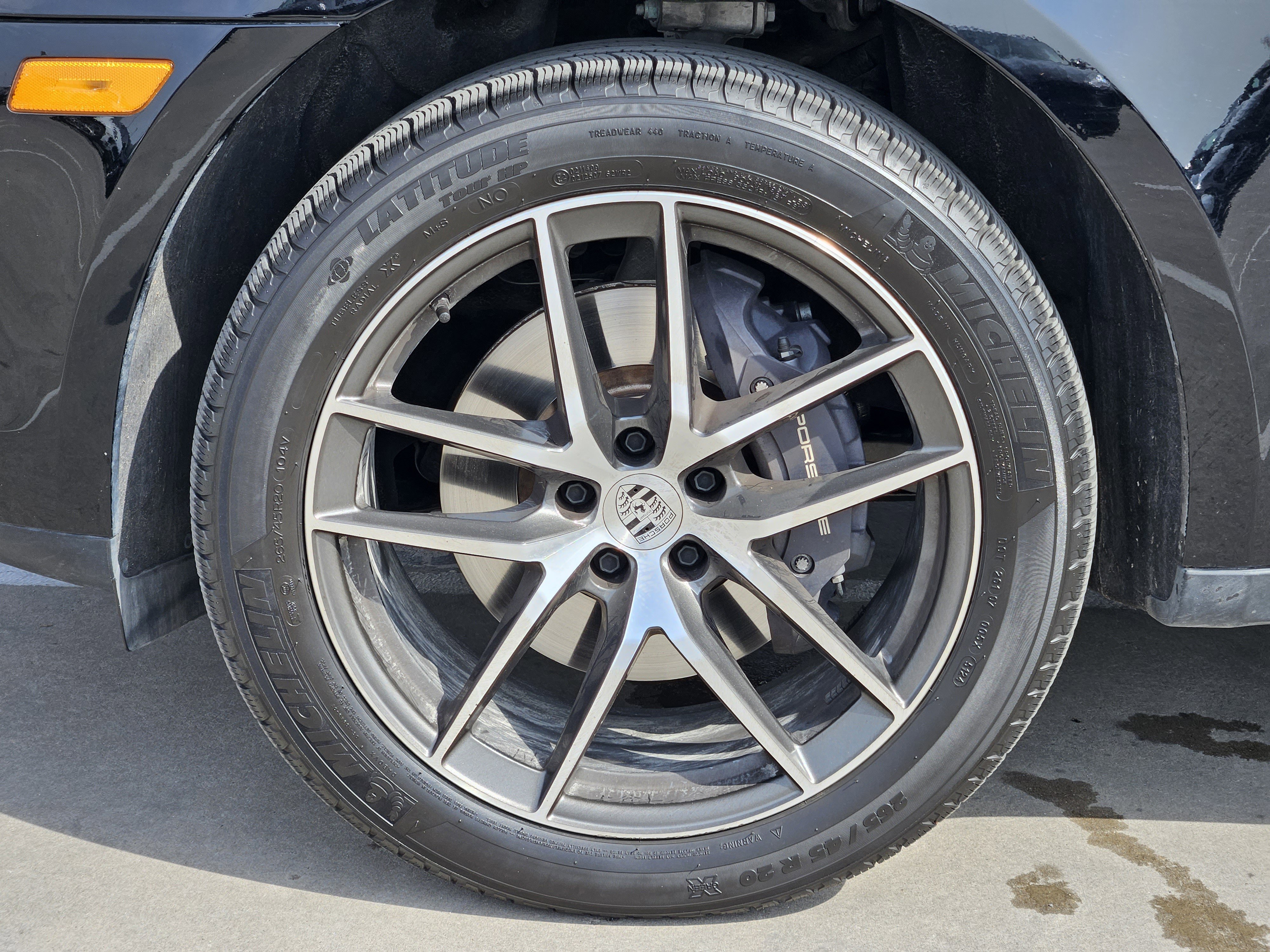 Certified 2025 Porsche Macan image 14