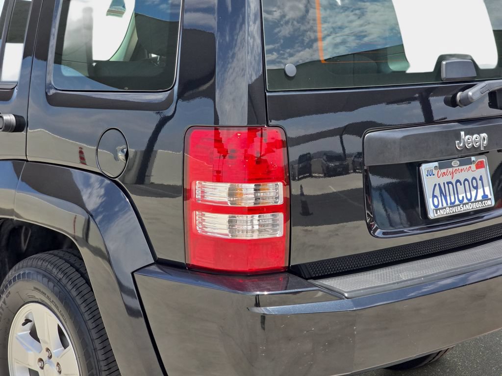 Used 2010 Jeep Liberty Sport RWD image 33
