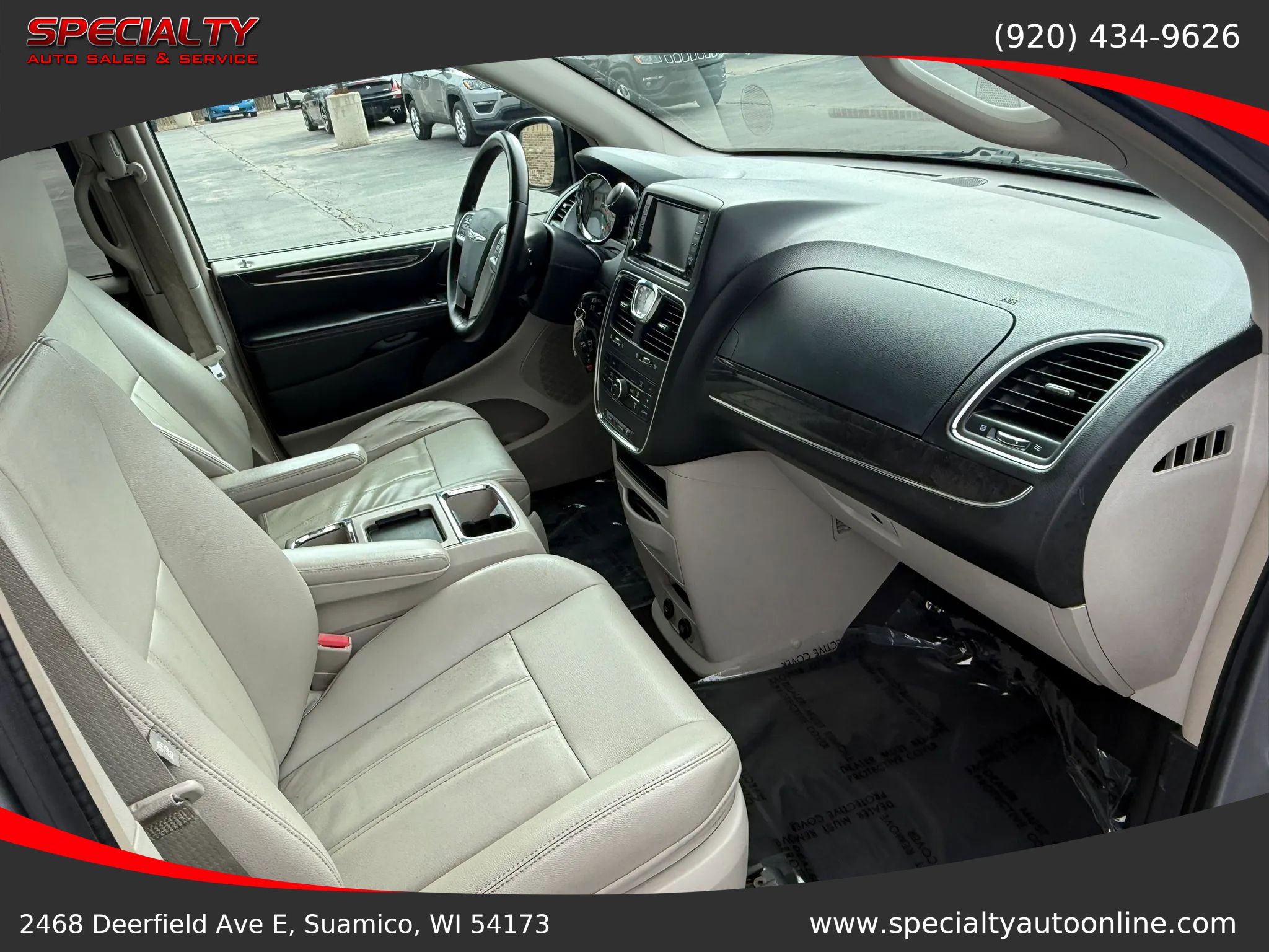 Used 2013 Chrysler Town & Country Touring FWD image 16