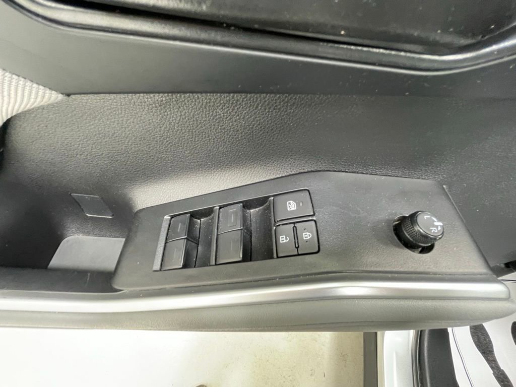 Used 2023 Toyota Highlander LE AWD/4WD image 11