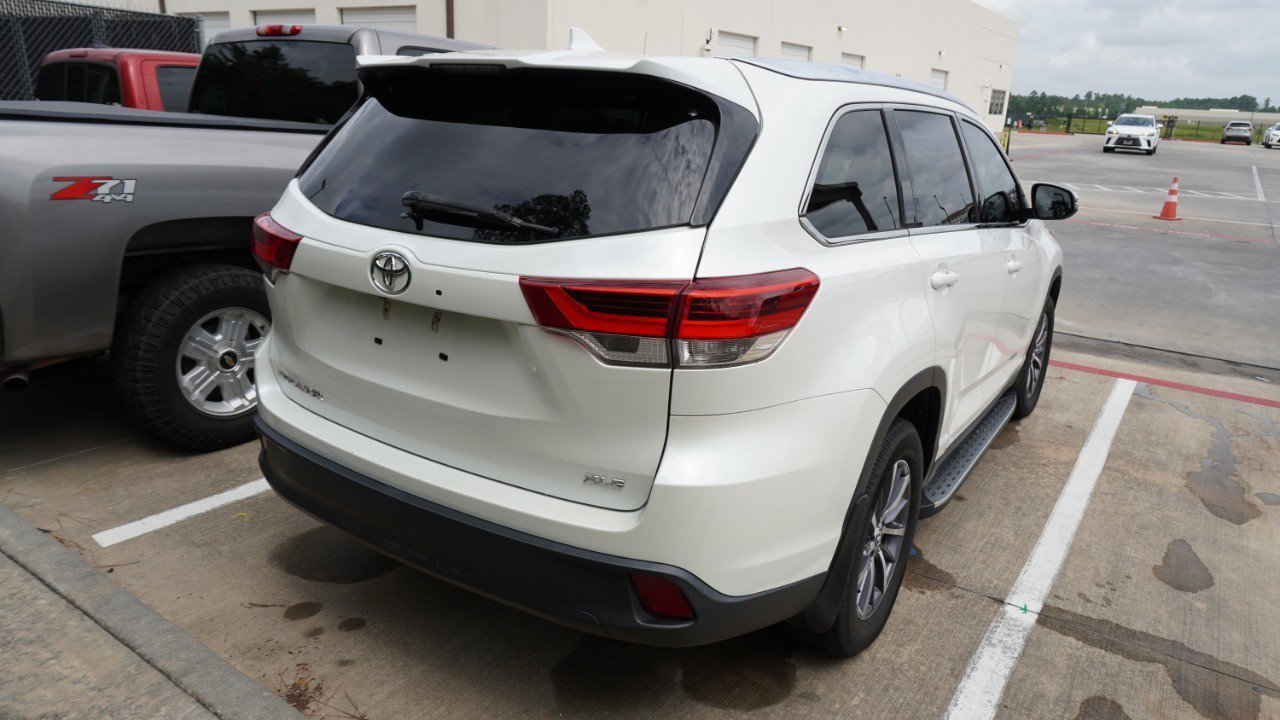 Used 2019 Toyota Highlander XLE FWD image 5