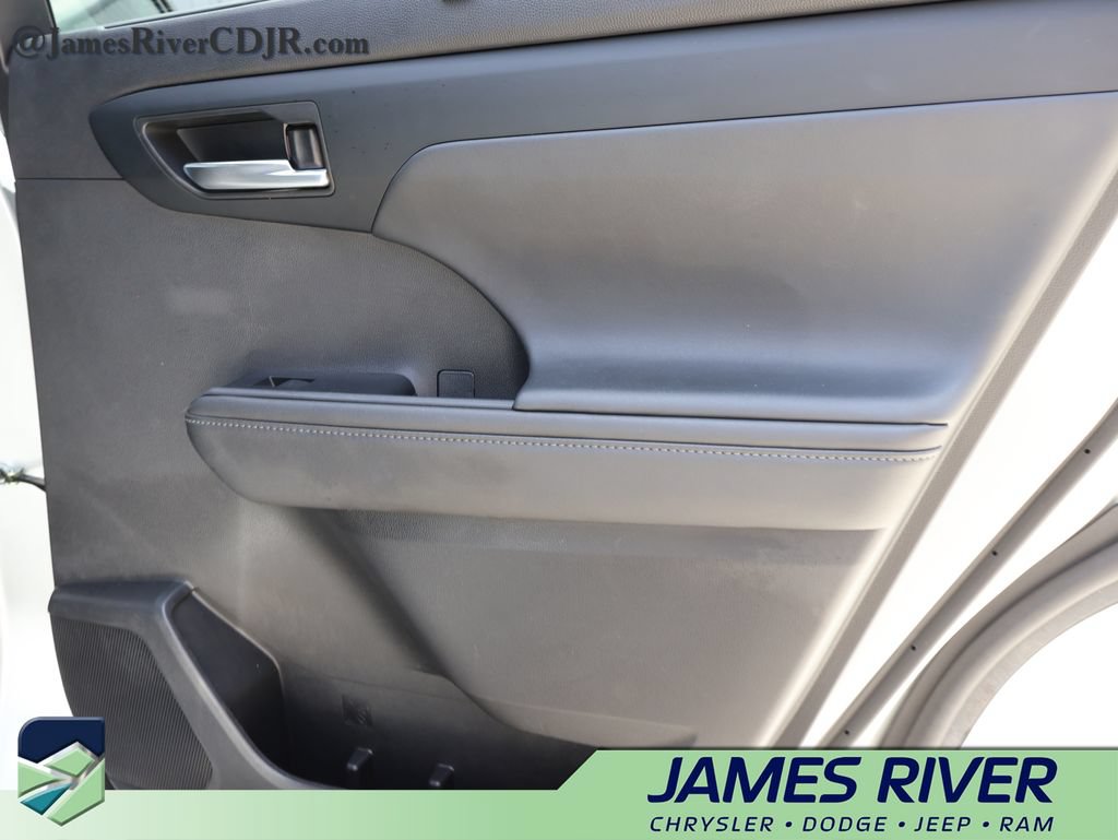 Used 2025 Toyota Highlander XSE AWD/4WD image 11
