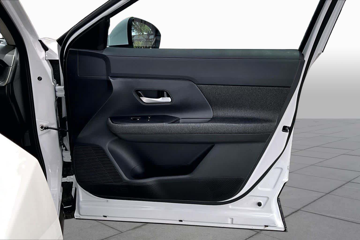 Used 2025 Nissan Kicks SV w/ Charging Package FWD image 23