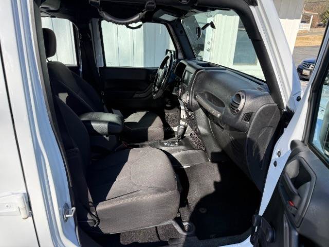 Used 2018 Jeep Wrangler Unlimited Sport w/ Connectivity Group image 9