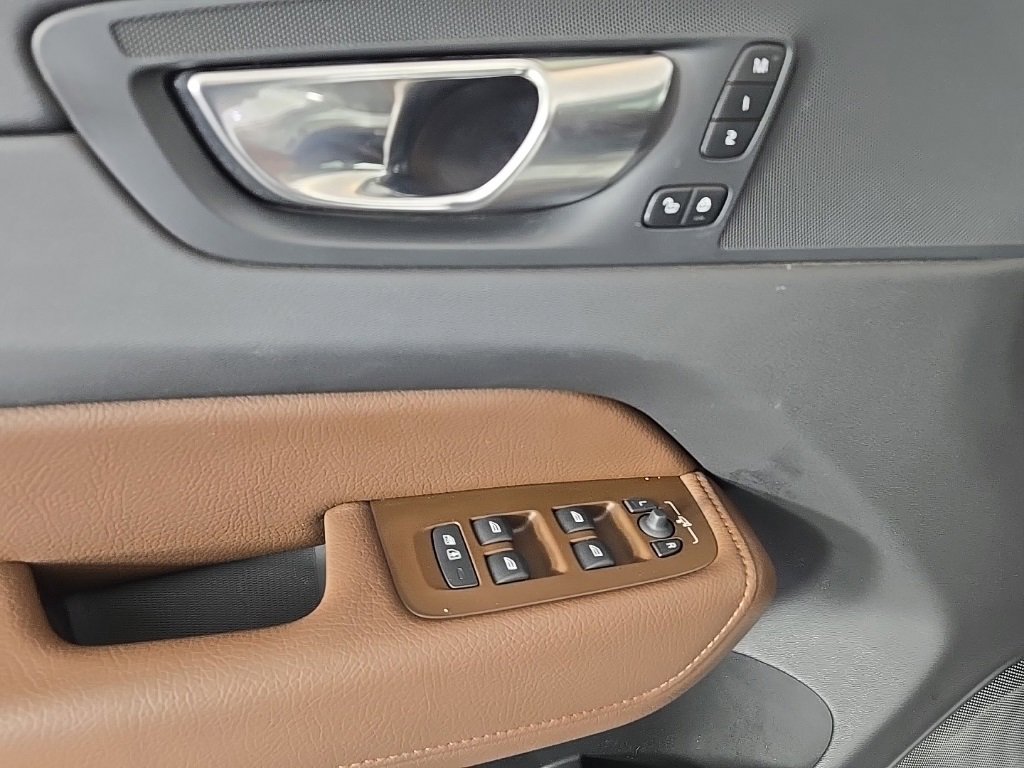 Used 2021 Volvo XC60 T8 Inscription Expression image 25