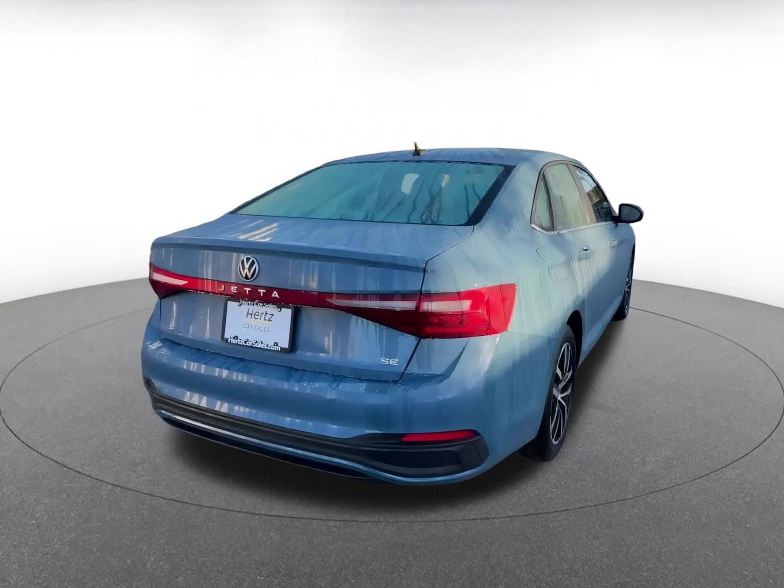 Used 2025 Volkswagen Jetta SE image 14