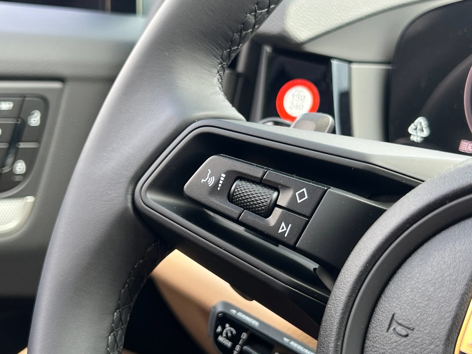 New 2026 Porsche Cayenne Coupe AWD/4WD image 25