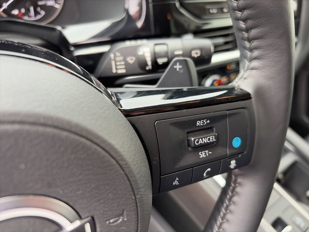 Used 2025 Nissan Pathfinder SL w/ Black Appearance Package image 14