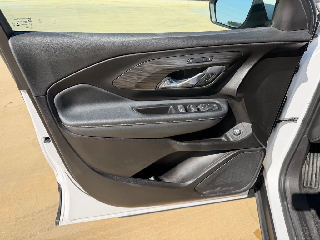 Used 2024 GMC Terrain SLT image 12