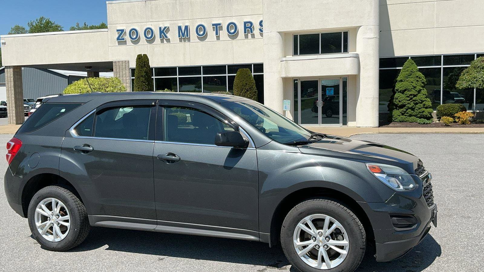 Used 2017 Chevrolet Equinox LS AWD/4WD image 4