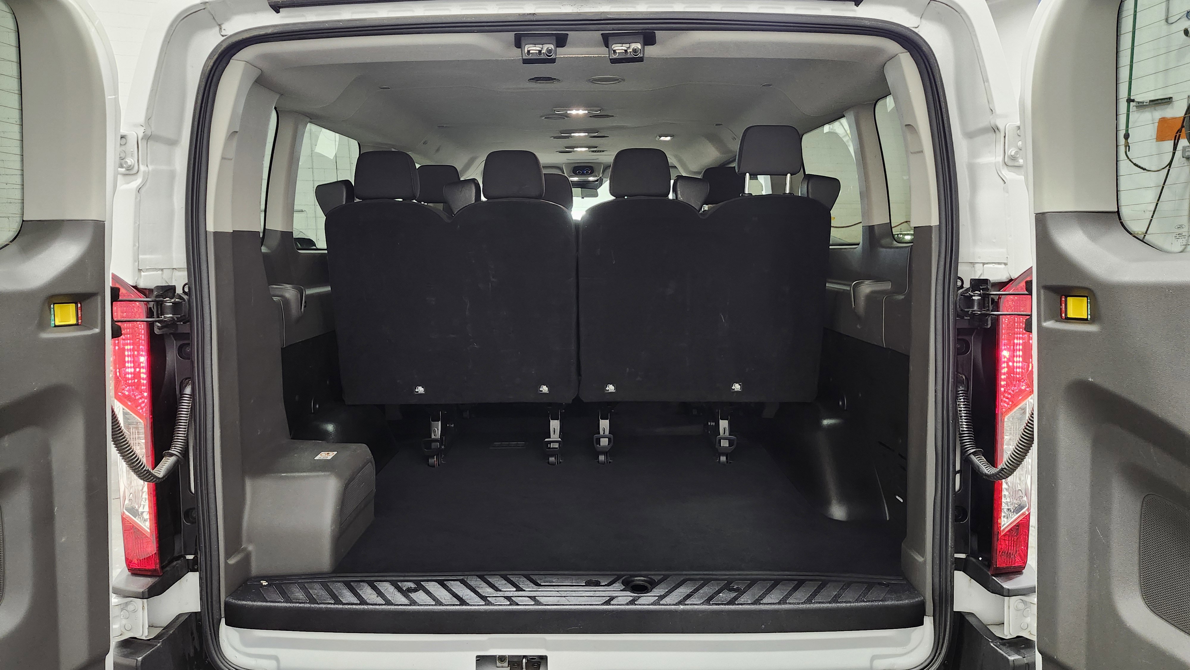 Used 2023 Ford Transit 350 XLT image 23