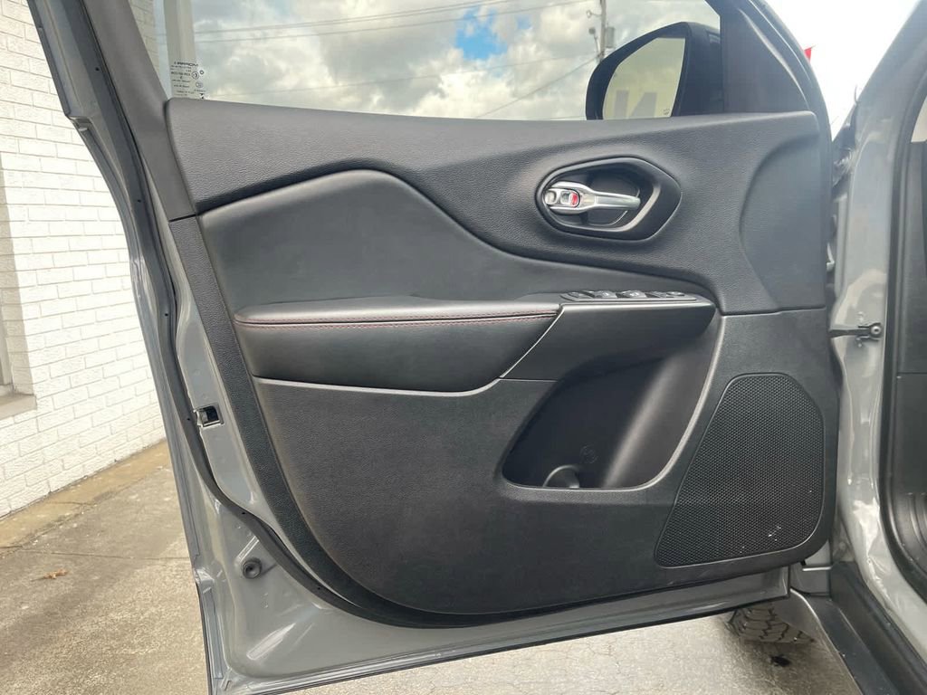 Used 2022 Jeep Cherokee Trailhawk w/ Trailer Tow Group image 18