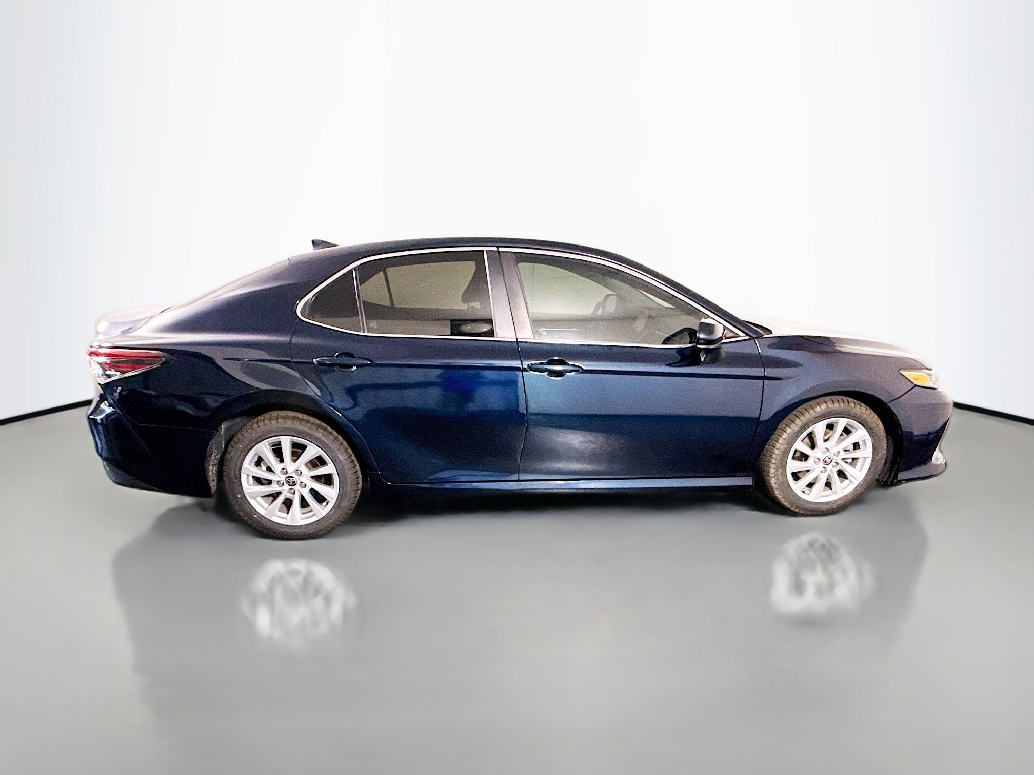 Used 2021 Toyota Camry LE image 11
