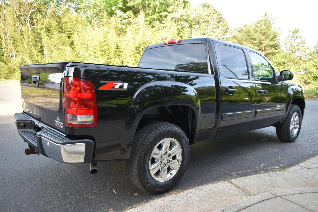 Used 2009 GMC Sierra 1500 SLT w/ Suspension Package, Off-Road image 3