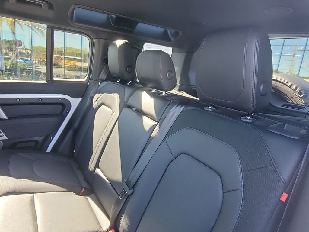 Used 2023 Land Rover Defender 110 X-Dynamic SE image 14