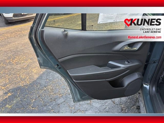 Used 2025 Chevrolet Trax LT FWD image 17