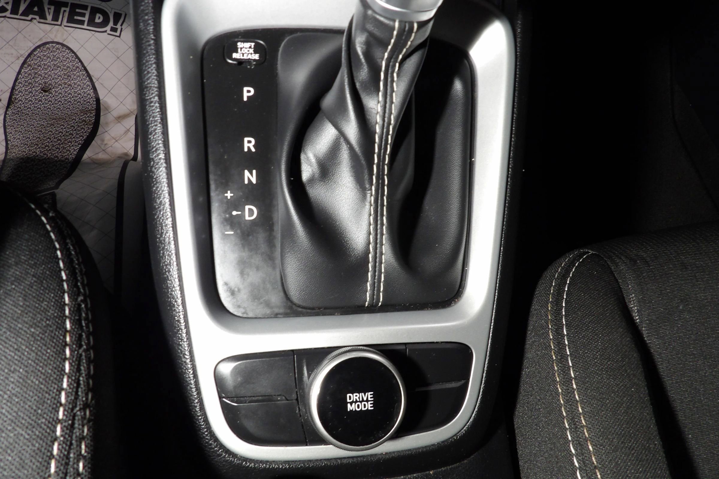 Used 2024 Hyundai Venue SEL image 18