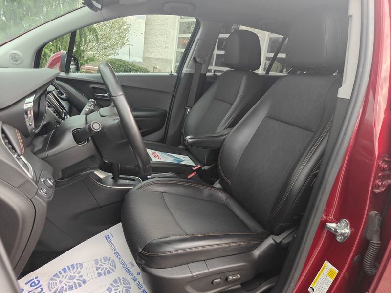Used 2022 Chevrolet Trax LT w/ LT Convenience Package AWD/4WD image 12