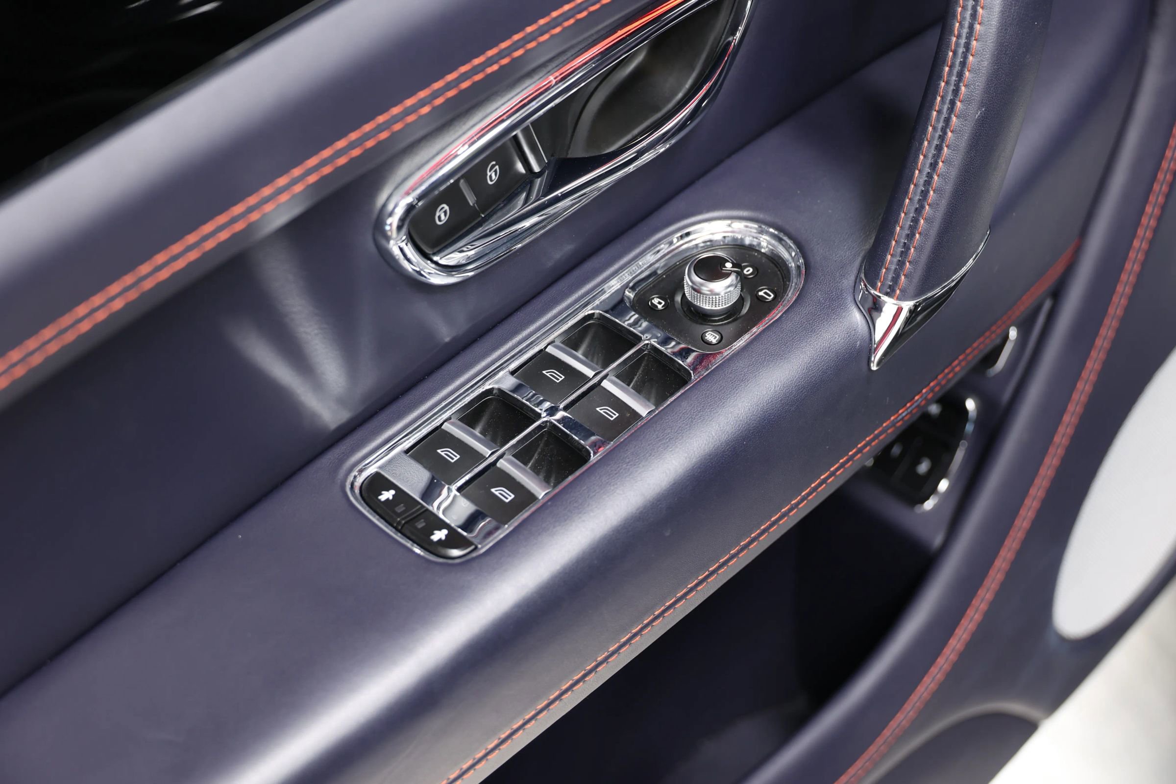 Used 2019 Bentley Bentayga AWD/4WD image 12