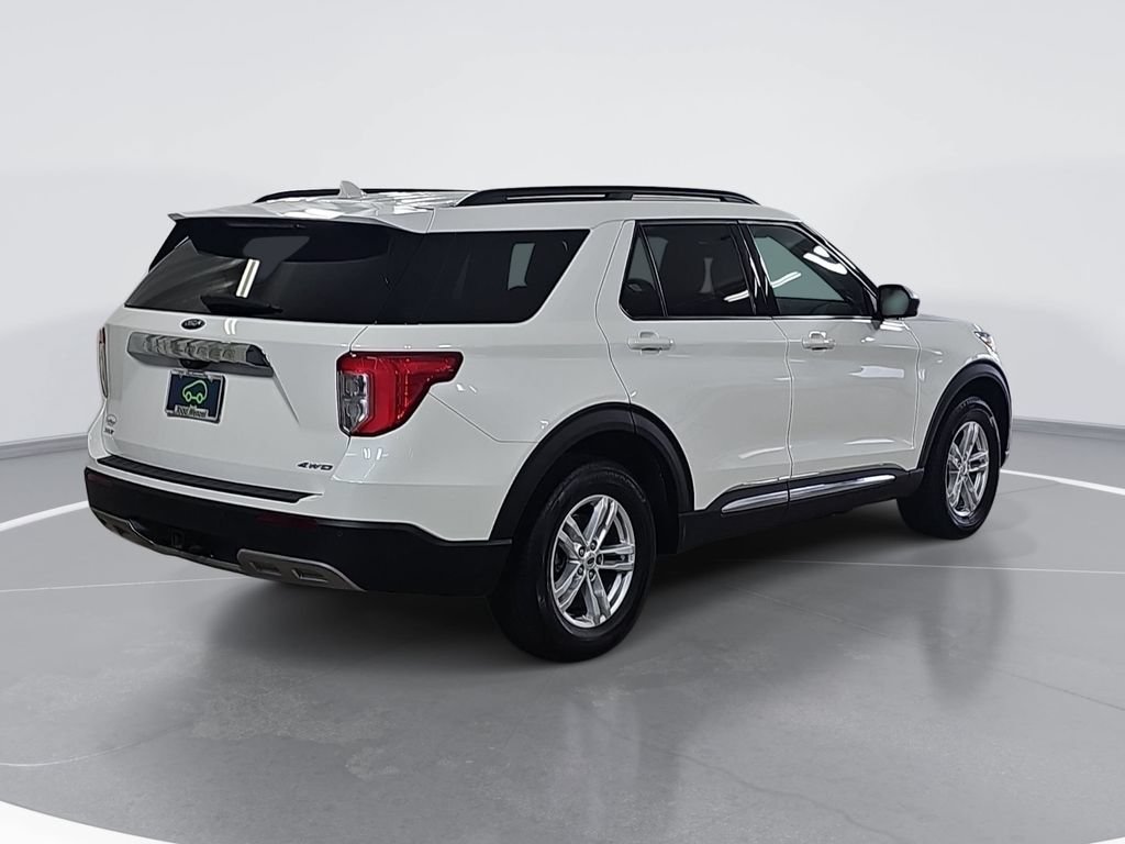 Used 2023 Ford Explorer XLT w/ Equipment Group 202A AWD/4WD image 3