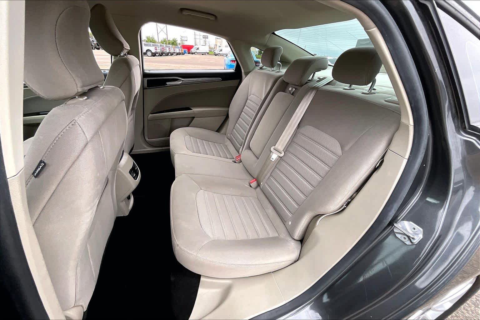 Used 2019 Ford Fusion SE FWD image 20