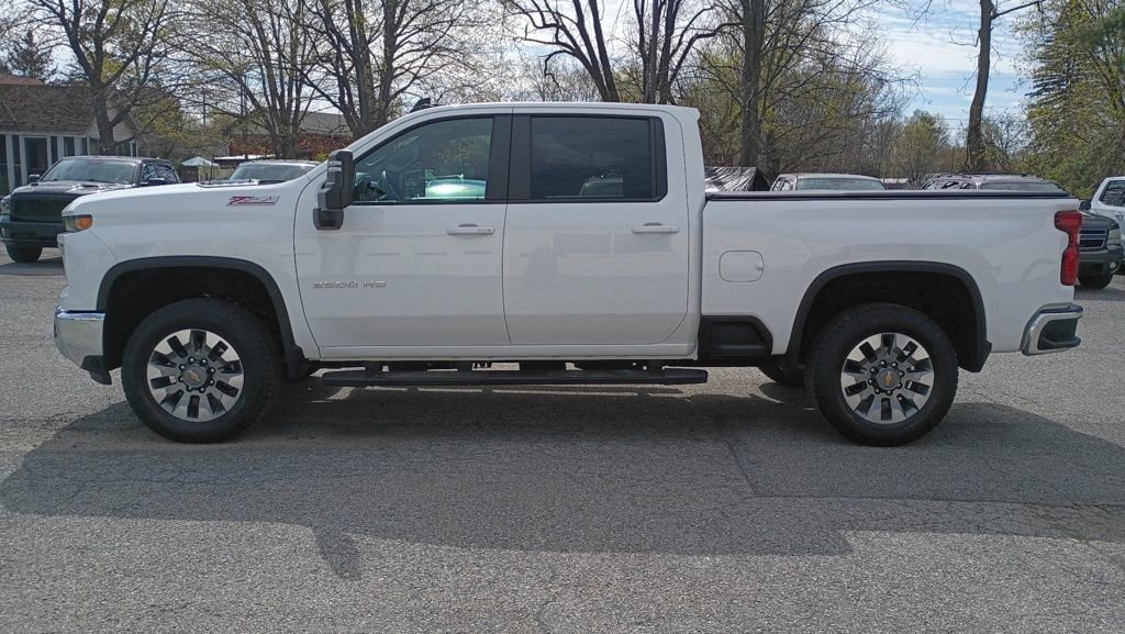 Used 2024 Chevrolet Silverado 2500 LT AWD/4WD image 9