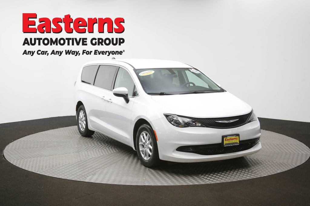 Used 2022 Chrysler Voyager LX image 47