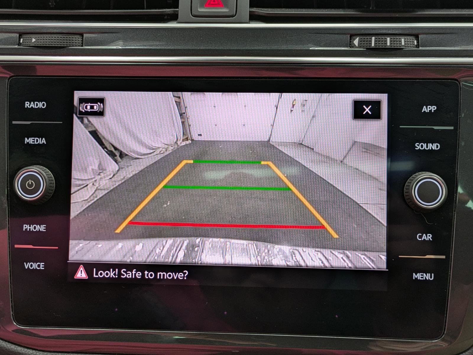 Used 2022 Volkswagen Tiguan SE image 11