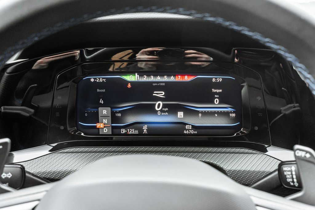 Used 2024 Volkswagen Golf R 2.0T image 15