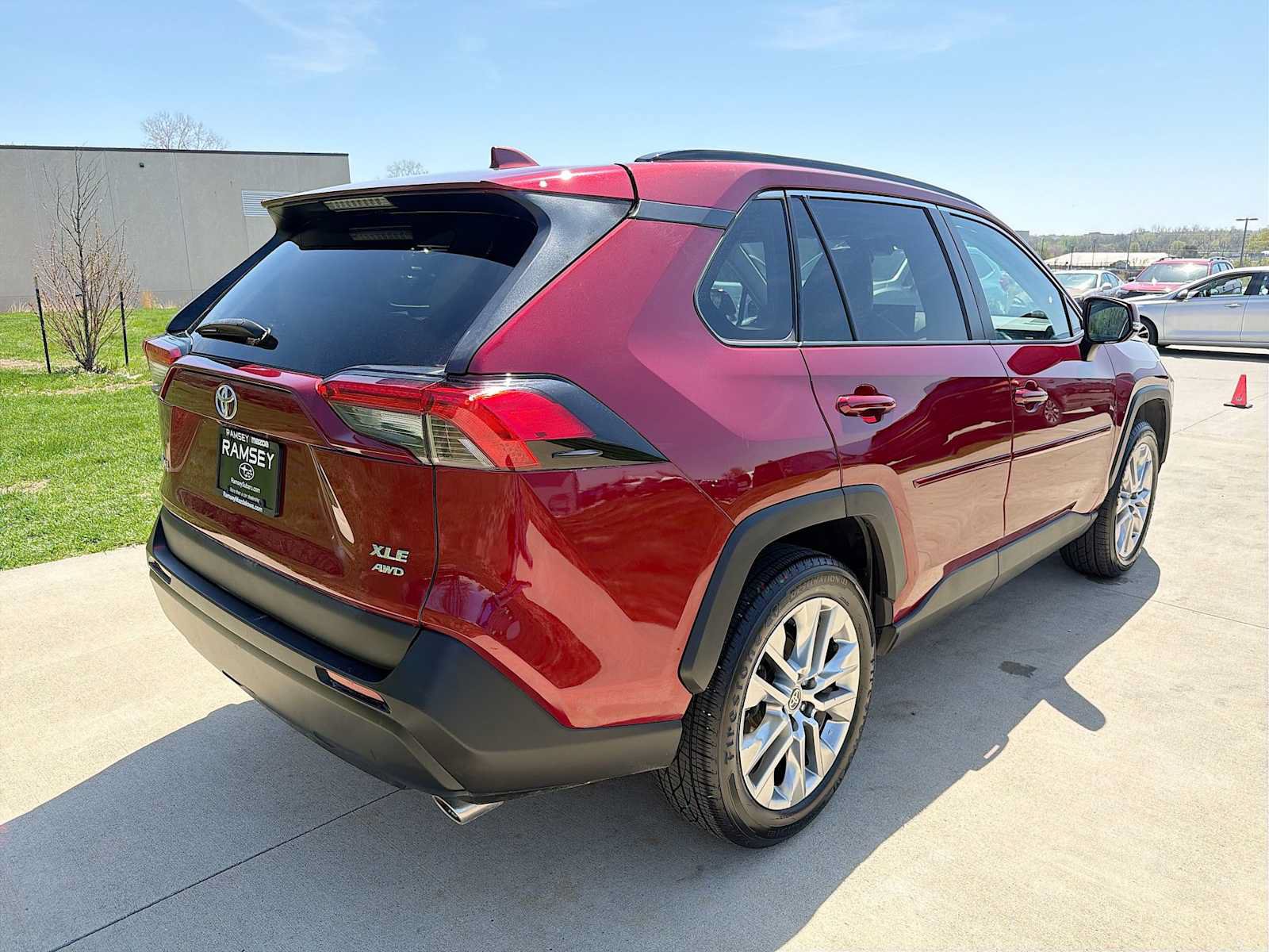 Used 2021 Toyota RAV4 XLE Premium AWD/4WD image 6