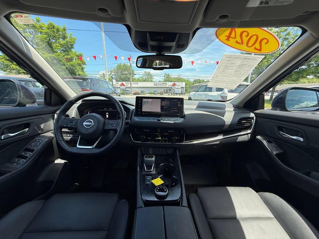 Used 2024 Nissan Rogue SL AWD/4WD image 8