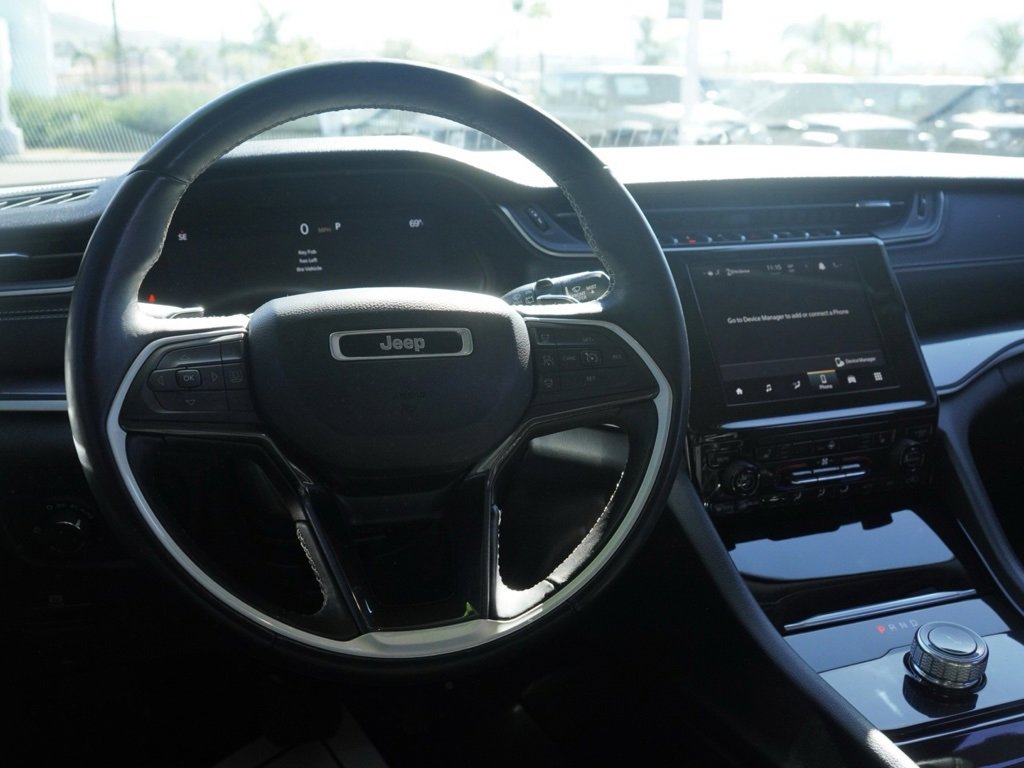 Certified 2022 Jeep Grand Cherokee Laredo w/ Luxury Tech Group I image 27