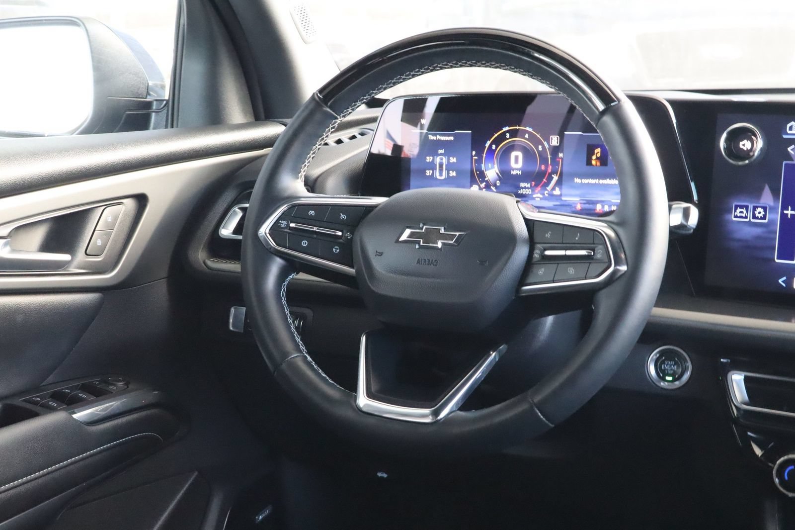 Used 2025 Chevrolet Traverse LT w/ Enhanced Driving Package AWD/4WD image 28