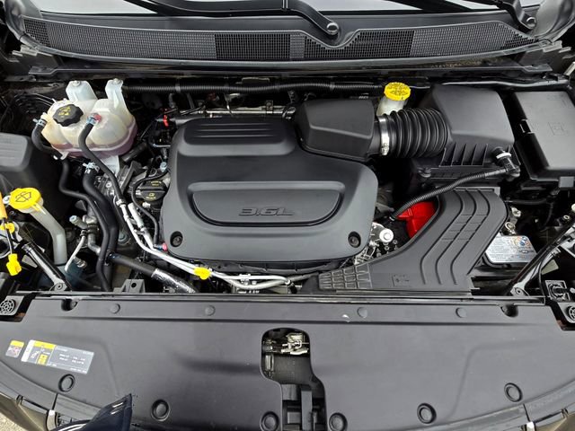 Certified 2024 Chrysler Pacifica Touring-L image 30
