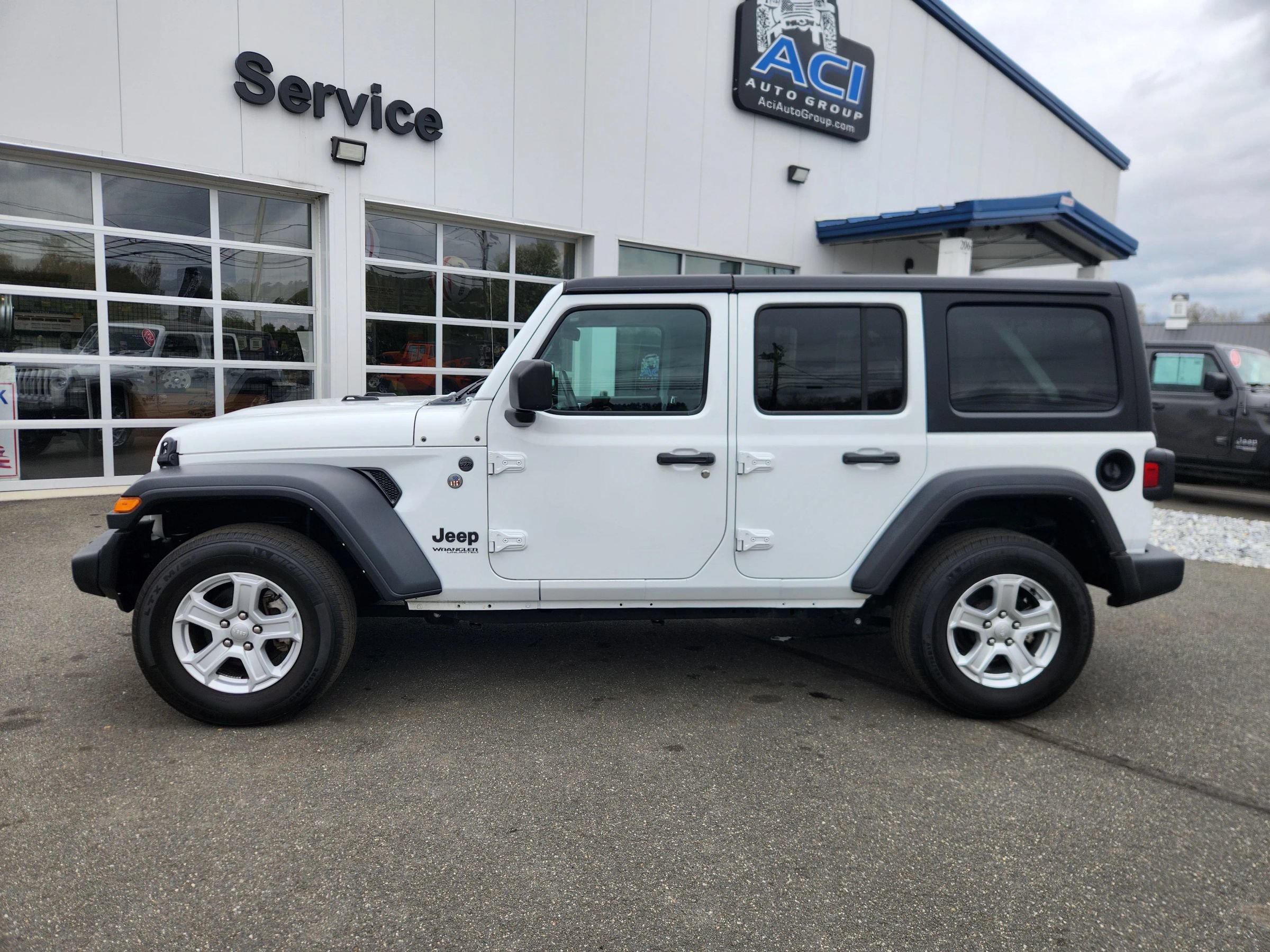 Used 2022 Jeep Wrangler Unlimited Sport AWD/4WD image 9