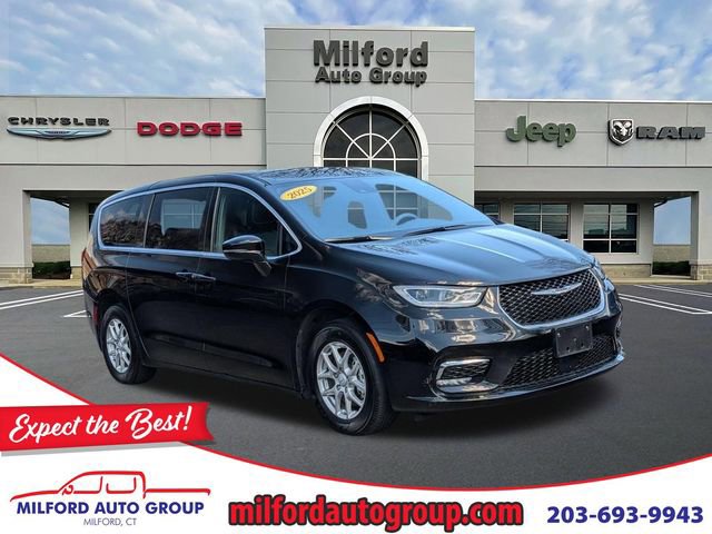 Used 2025 Chrysler Pacifica Select image 1